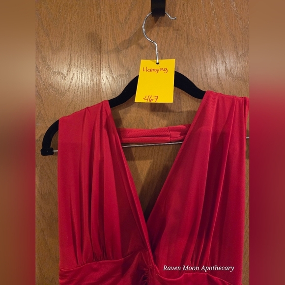 NWT Elegant Red  Gown Over the Neck - Picture 14 of 14